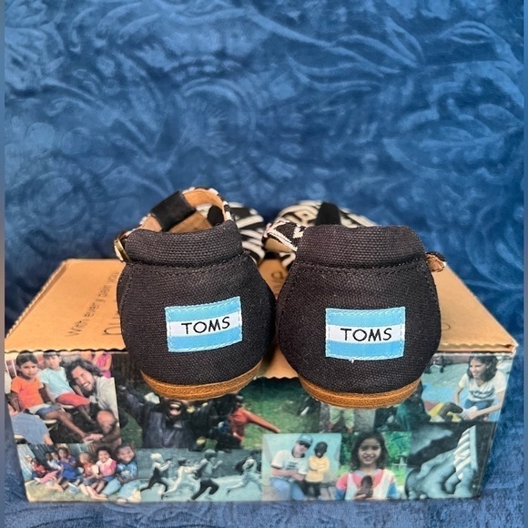 Toms Playa Aztec Thong Black and White Print Sandal Size 6.5 with original Box - Picture 4 of 6
